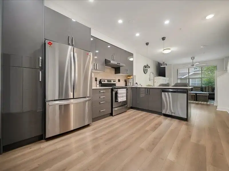 8 20460 66 AVENUE - photo 4 of 15