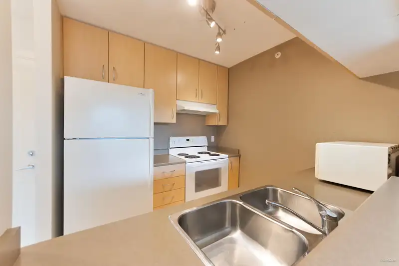 312 3663 CROWLEY DRIVE - photo 2 of 28