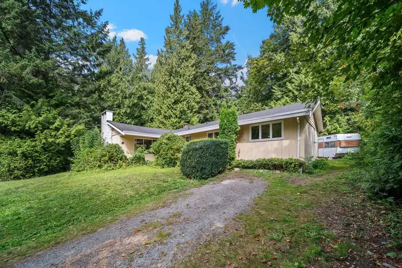 355 MATHERS AVENUE - photo 2 of 40
