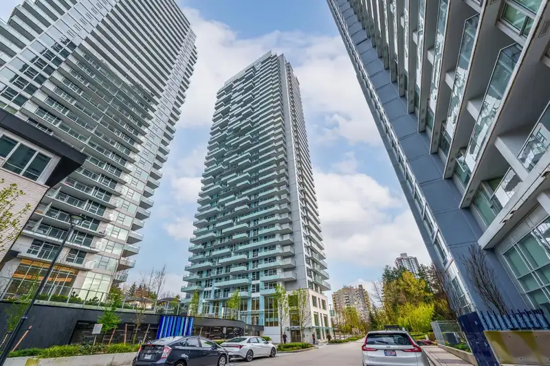 3706 13768 100 AVENUE - photo 1 of 7