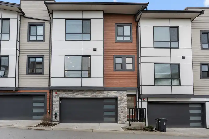 24 20150 81 AVENUE - photo 2 of 40