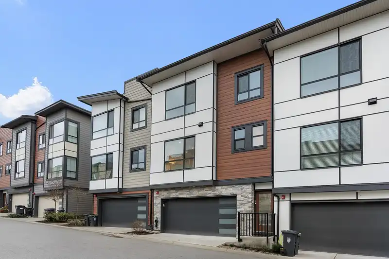 24 20150 81 AVENUE - photo 3 of 40