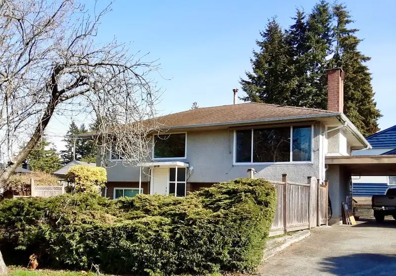 9720 CROWN CRESCENT - photo 1 of 13