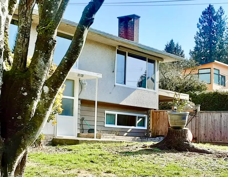 9720 CROWN CRESCENT - photo 2 of 13