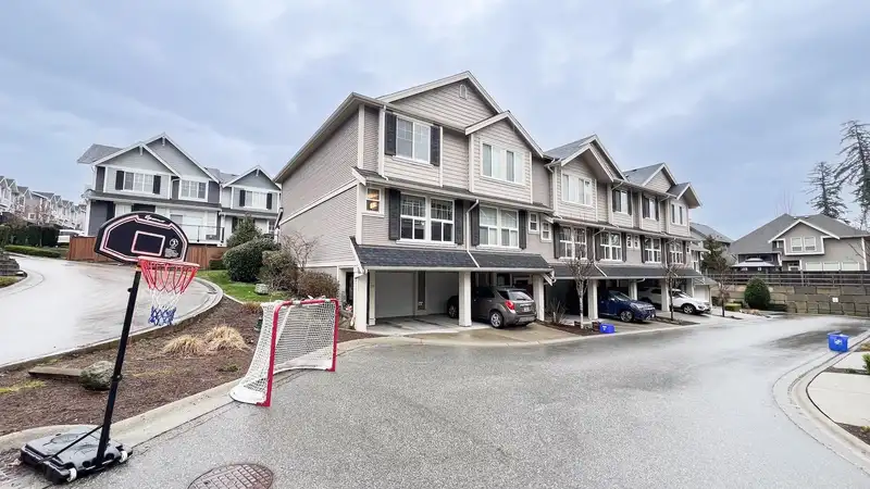 70 20831 70 AVENUE - photo 2 of 38