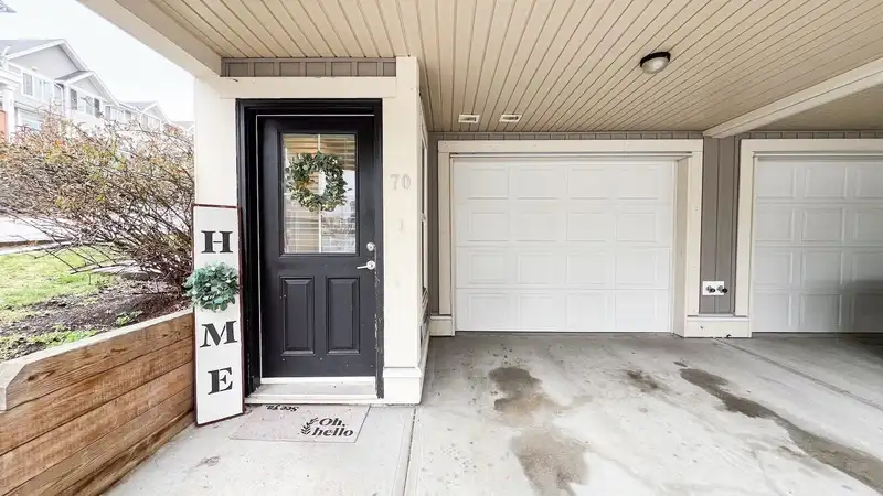 70 20831 70 AVENUE - photo 3 of 38