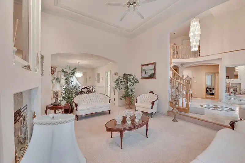 14958 83A AVENUE - photo 3 of 40