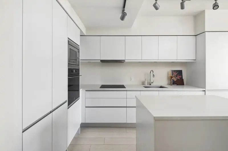 611 180 E 2ND AVENUE - photo 2 of 39