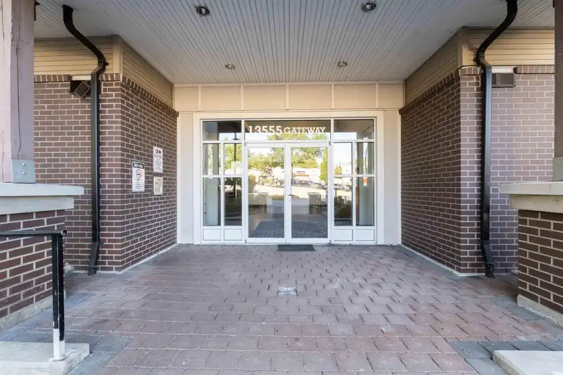 216 13555 GATEWAY DRIVE - photo 3 of 31