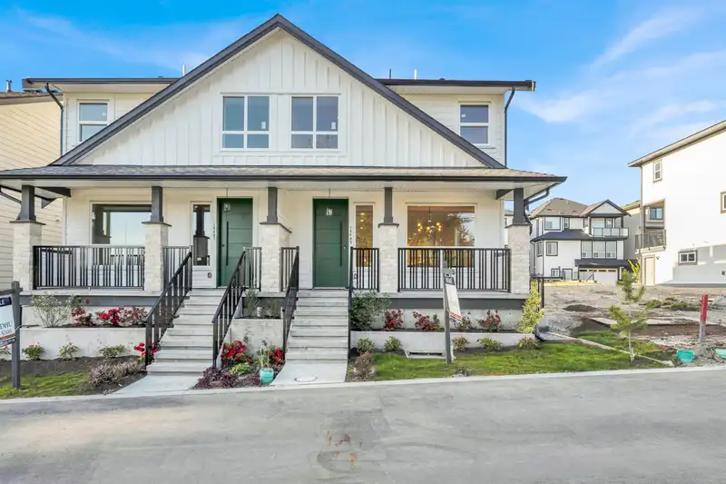 16489 20 AVENUE - photo 4 of 6
