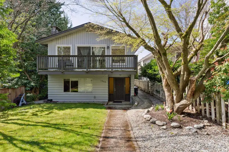 1949 MAHON AVENUE - photo 1 of 28