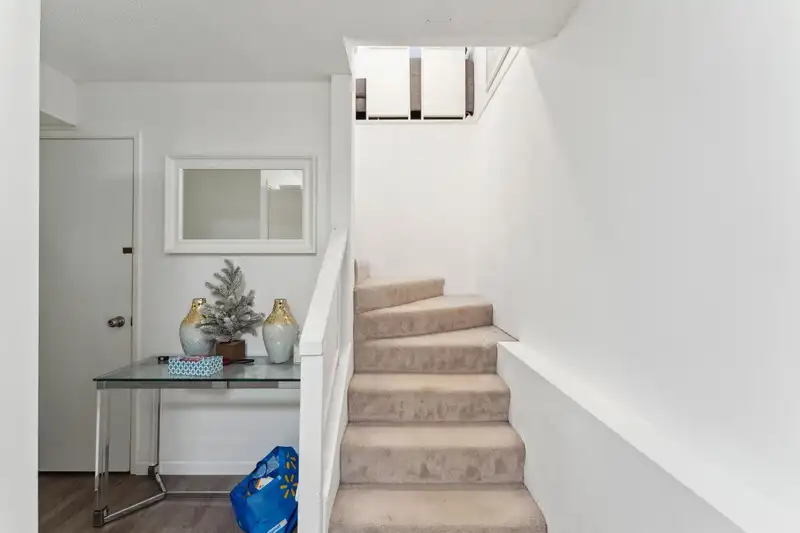 1949 MAHON AVENUE - photo 2 of 28