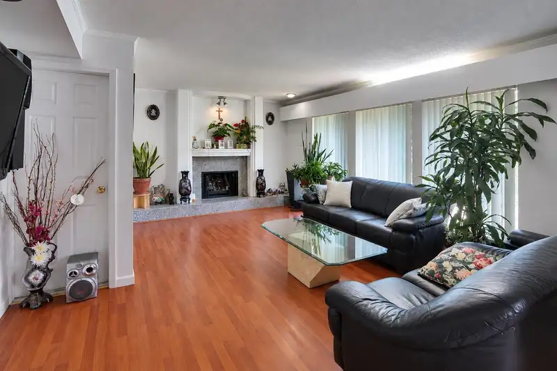 7495 CULLODEN STREET - photo 2 of 25