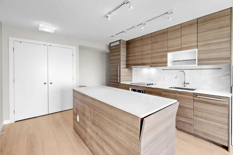2812 13398 104 AVENUE - photo 2 of 21