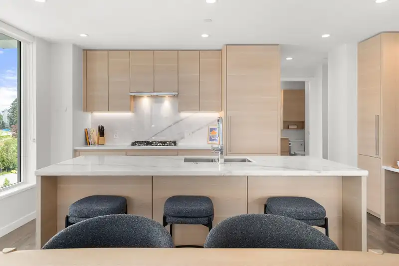 1409 308 MORRISSEY ROAD - photo 2 of 30
