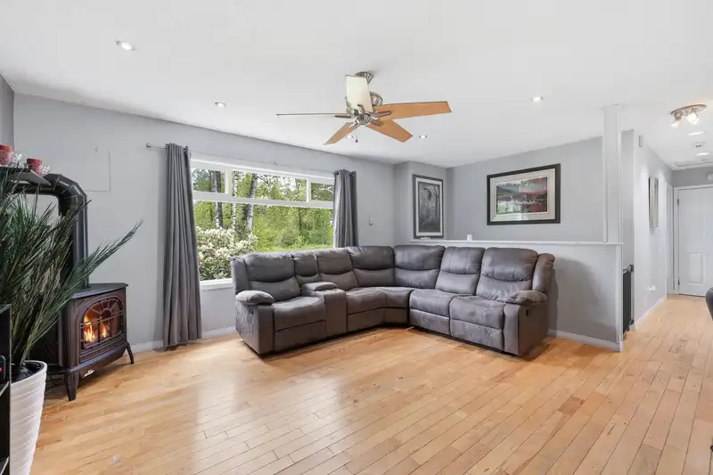 26744 33 AVENUE - photo 4 of 31