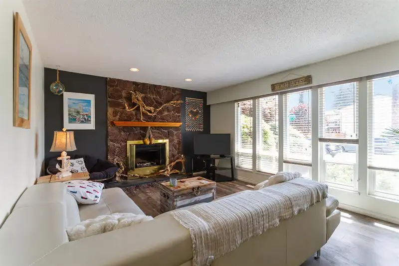 1391 ORIOLE AVENUE - photo 4 of 30