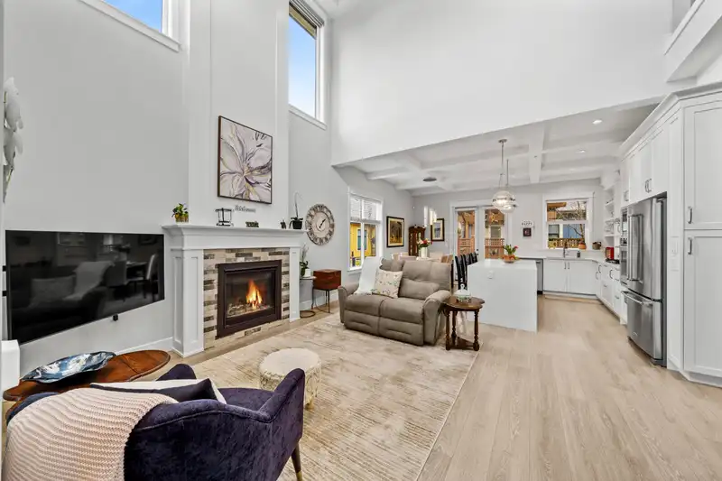 60 4750 228 STREET - photo 2 of 39