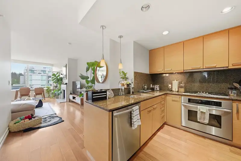 404 1925 ALBERNI STREET - photo 2 of 26