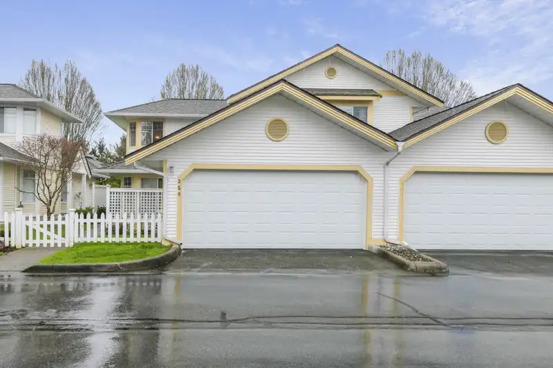 35 21138 88 AVENUE - photo 1 of 40
