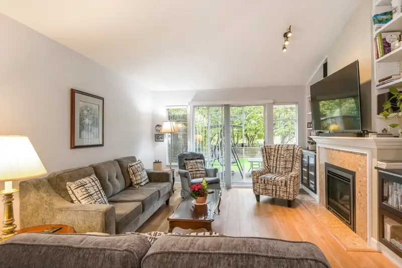 35 21138 88 AVENUE - photo 3 of 40