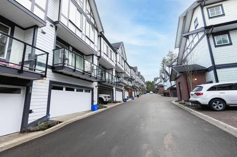 13 11188 72 AVENUE - photo 2 of 29