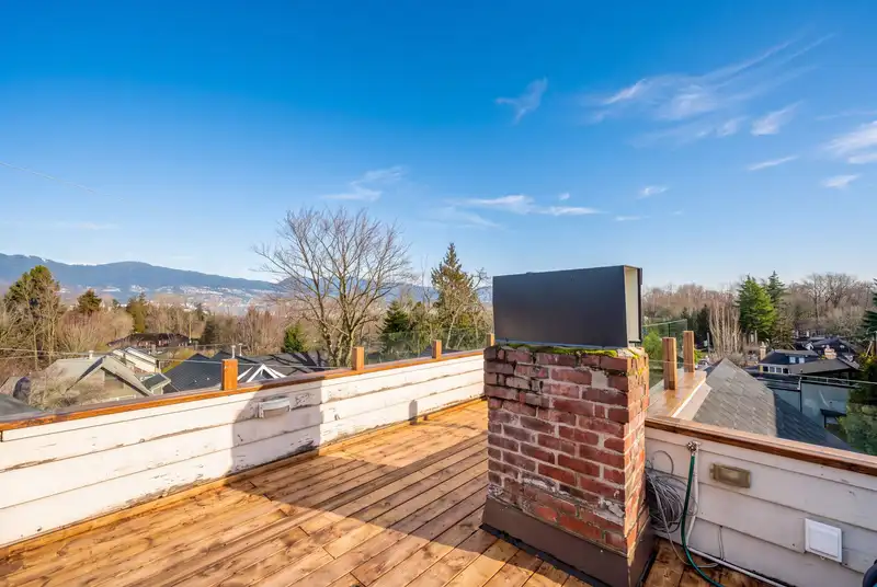 4396 LOCARNO CRESCENT - photo 4 of 18