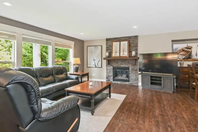 20460 42A AVENUE - photo 2 of 31