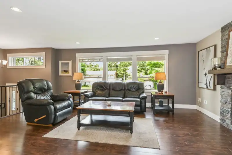 20460 42A AVENUE - photo 3 of 31