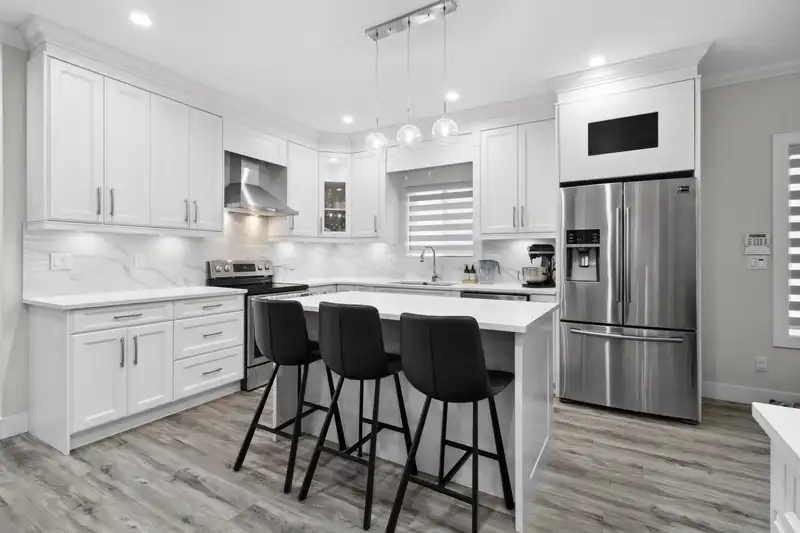 211 HAMPTON STREET - photo 4 of 21