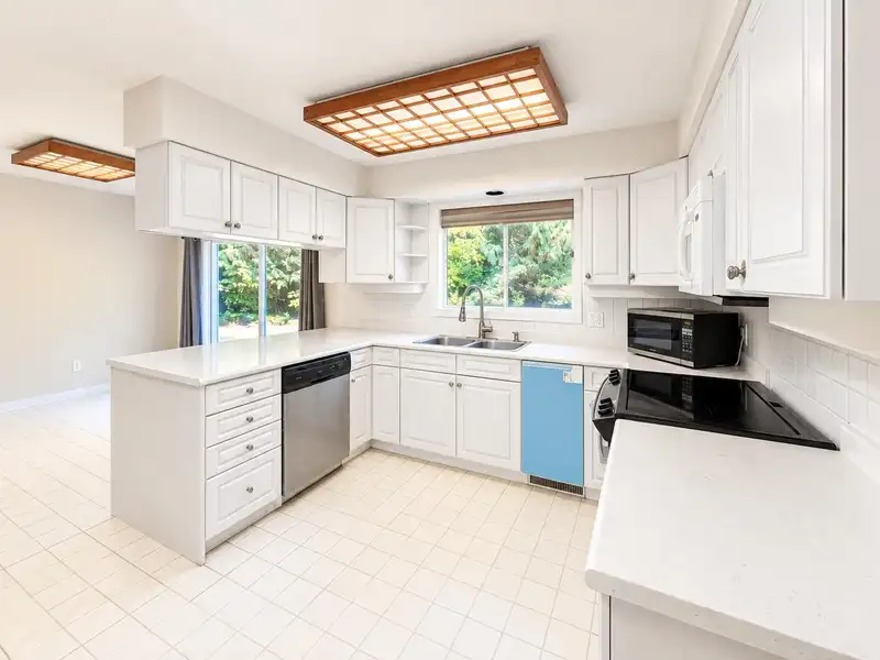 12501 53 AVENUE - photo 3 of 28