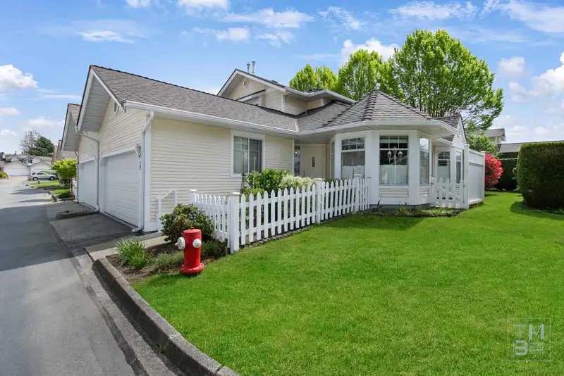 12 21138 88TH AVENUE - photo 3 of 40