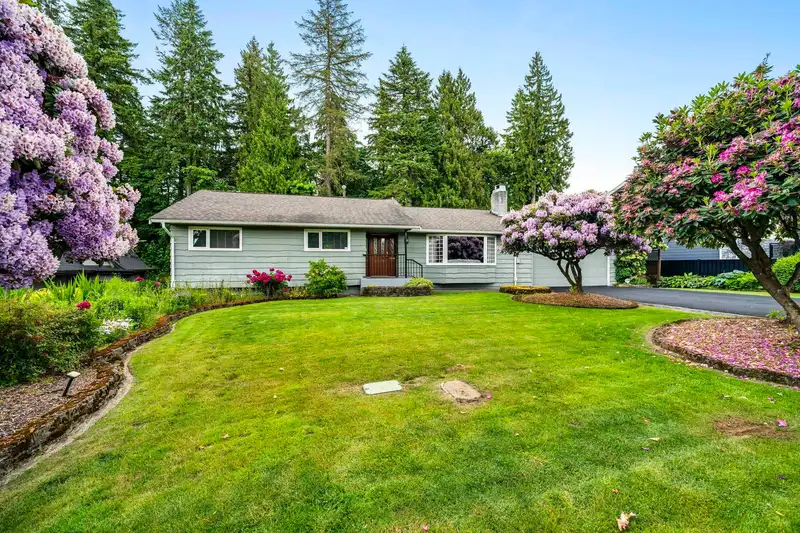 927 SELKIRK CRESCENT - photo 1 of 40