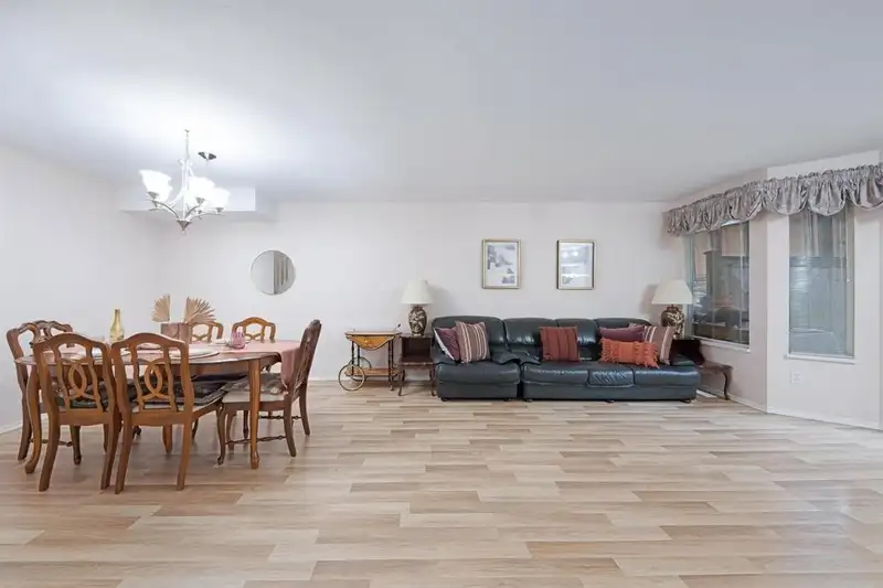 416 6866 NICHOLSON ROAD - photo 4 of 20