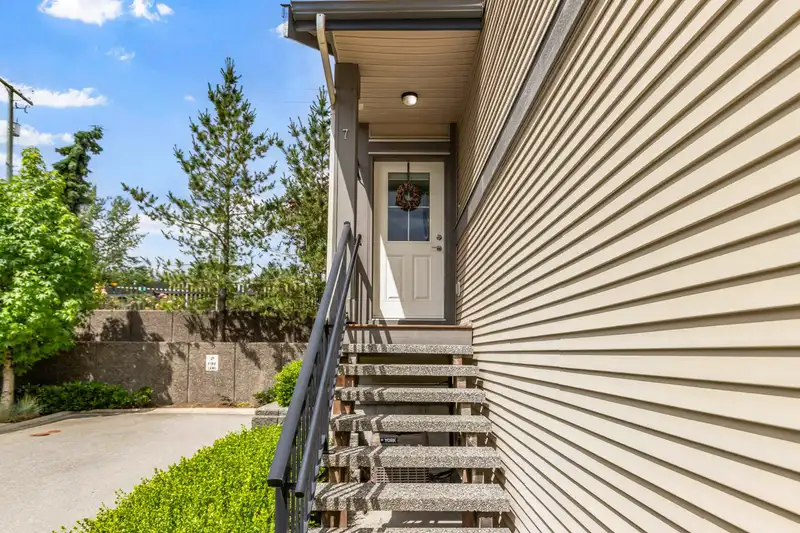 7 20831 70 AVENUE - photo 3 of 31