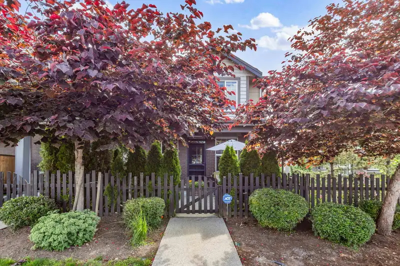 7 20831 70 AVENUE - photo 4 of 31
