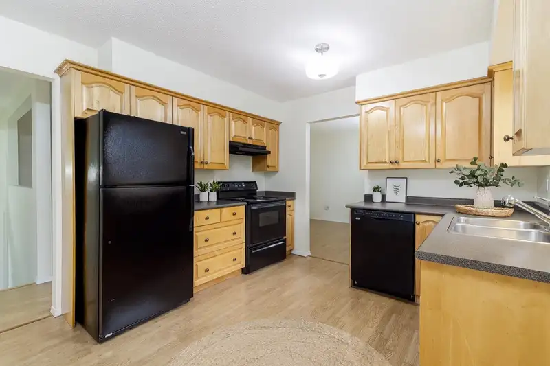 22814 88 AVENUE - photo 3 of 38