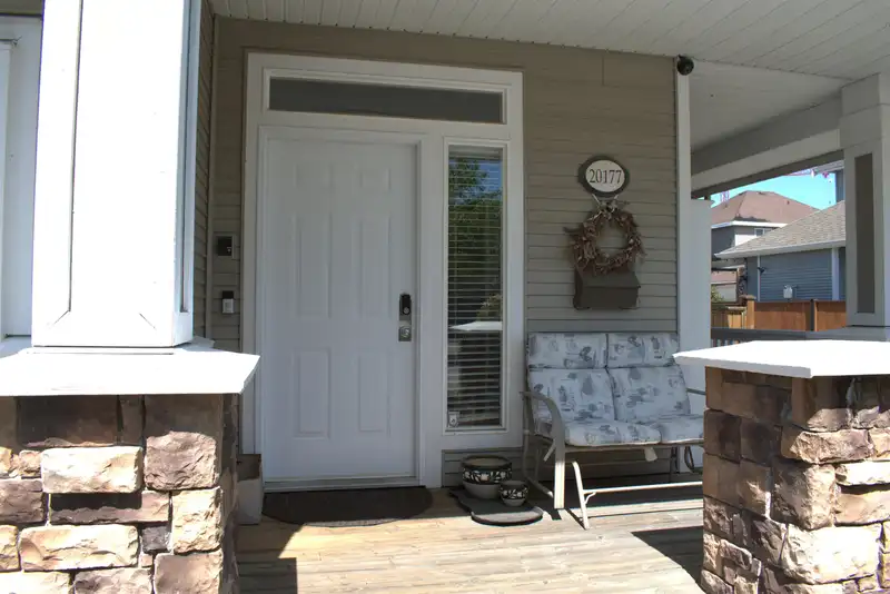 20177 71A AVENUE - photo 2 of 11