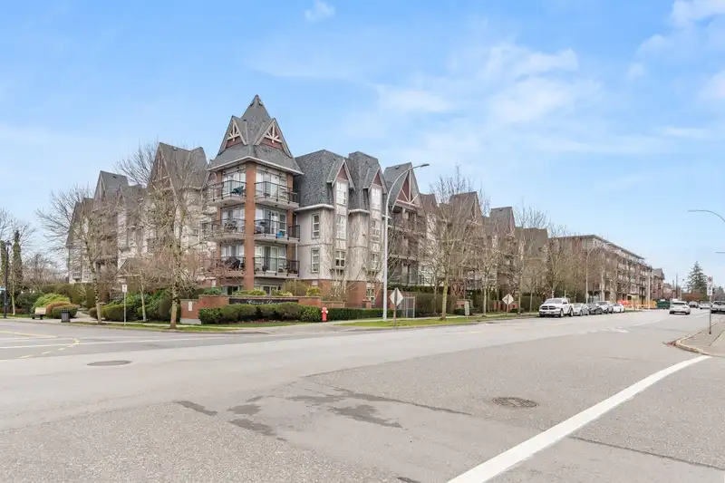 104 17769 57 AVENUE - photo 1 of 33