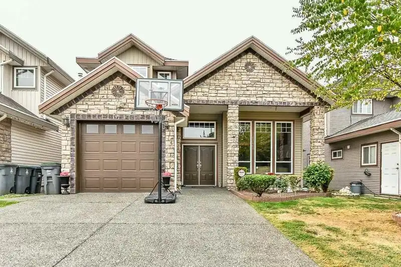 17460 64A AVENUE - photo 1 of 31