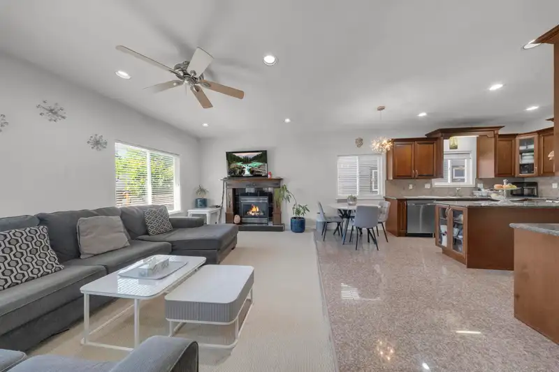 17460 64A AVENUE - photo 4 of 31
