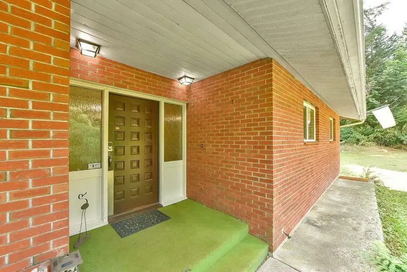 13428 CRESCENT ROAD - photo 3 of 40