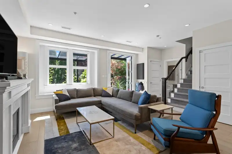 1020 E 13TH AVENUE - photo 4 of 40