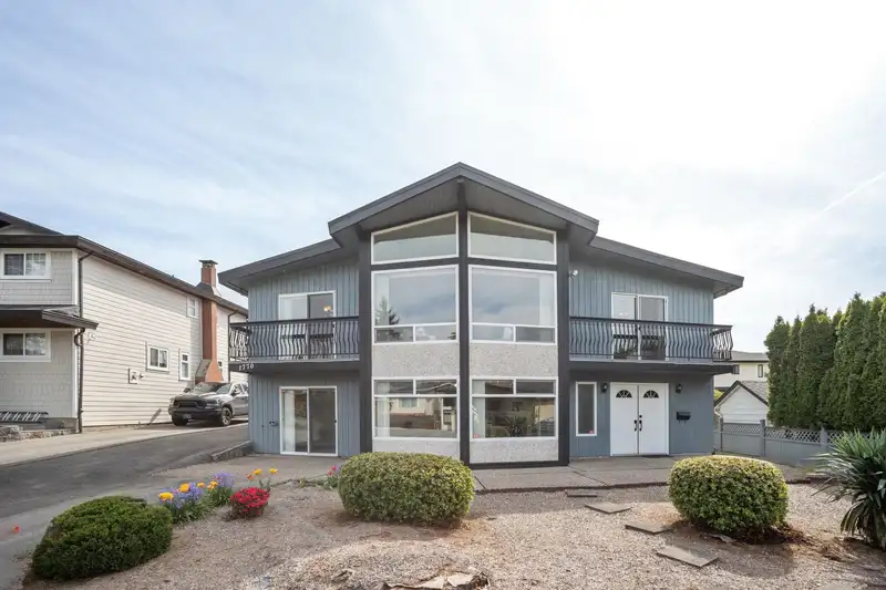 1770 GILES PLACE - photo 1 of 39