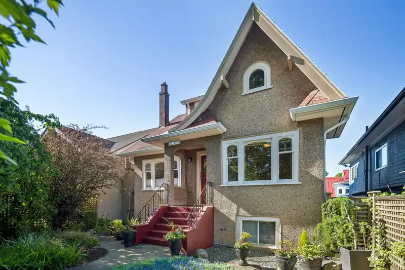 2211 PARKER STREET - photo 1 of 40