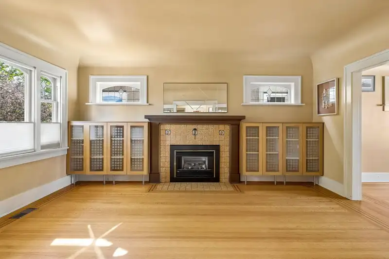 2211 PARKER STREET - photo 2 of 40