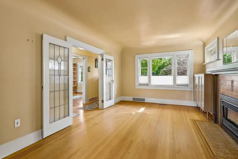 2211 PARKER STREET - photo 4 of 40