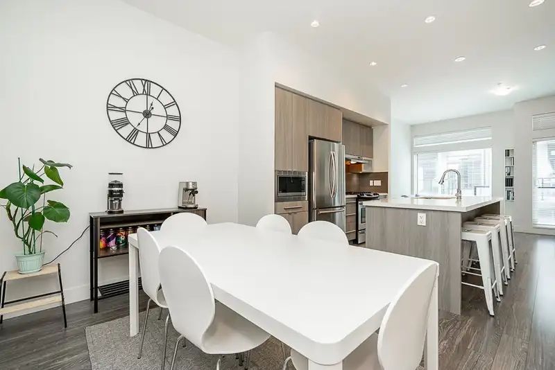 53 7811 209 STREET - photo 4 of 29