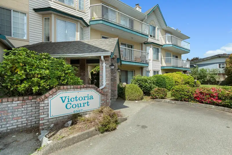 302 2567 VICTORIA STREET - photo 1 of 31