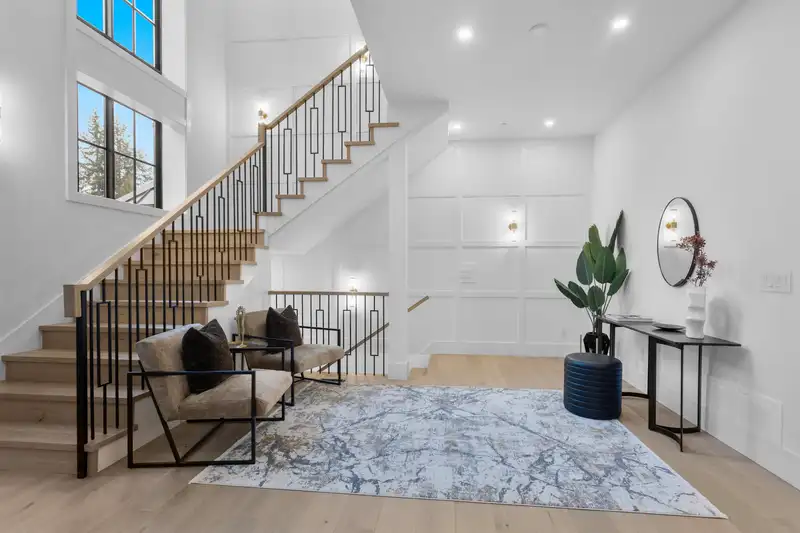 21606 124 AVENUE - photo 2 of 39